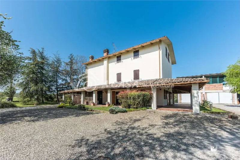 Casa Indipendente in vendita a Medesano - foto 1