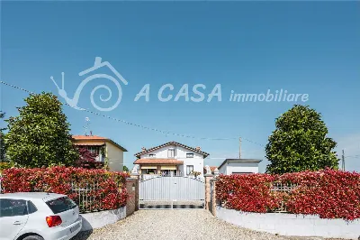 Villa a Felino
