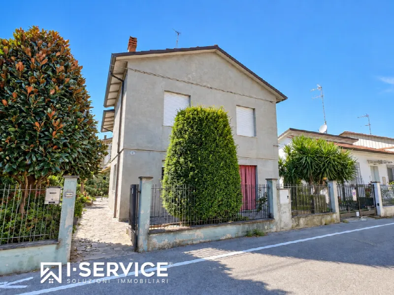 Casa Indipendente in vendita a Cesena, Sant'egidio, Vigne, Villa Chiaviche, Calabrina, Gattolino, San Giorgio - foto 1