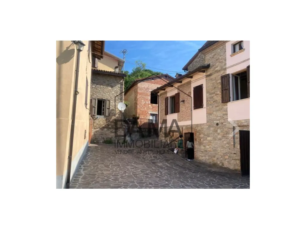 Appartamento in vendita a Varano de' Melegari - foto 2