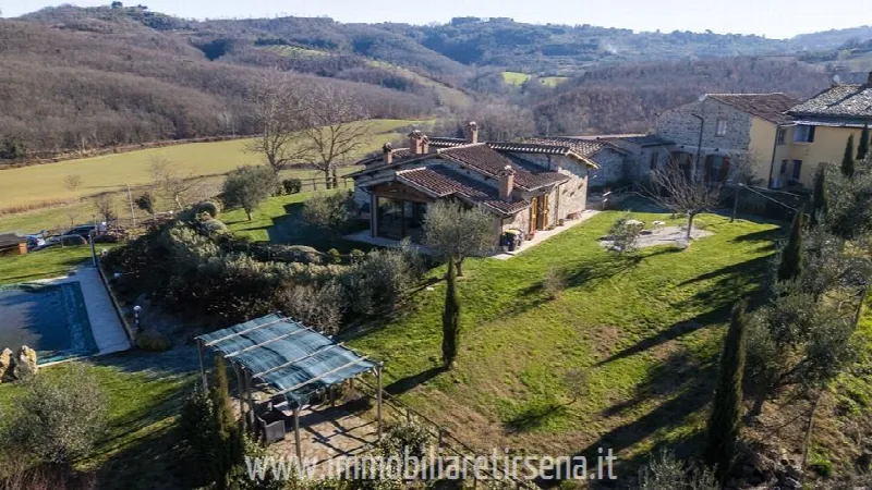 Rustico/Casale in vendita a Fabro - foto 1