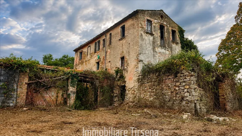 Rustico/Casale in vendita a Fabro - foto 2