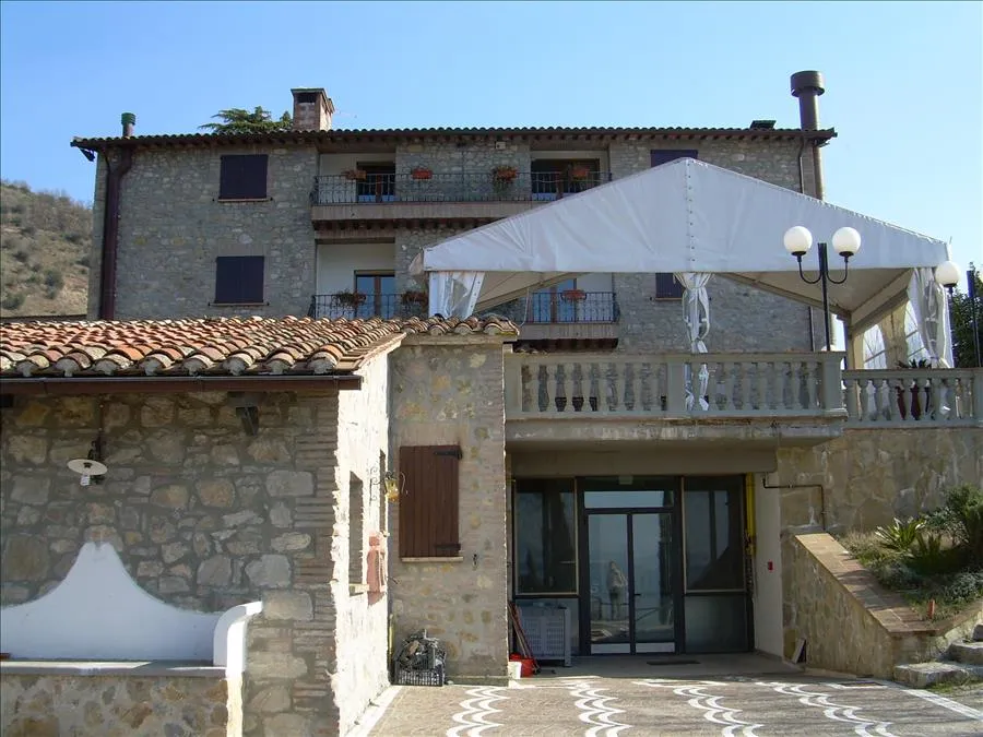 Rustico/Casale in vendita a Fabro - foto 2