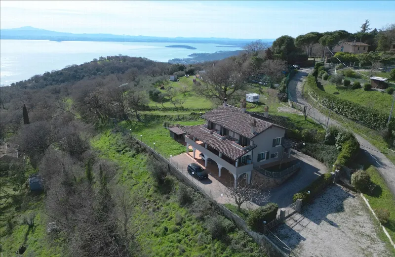 Villa in vendita a Passignano sul Trasimeno - foto 1