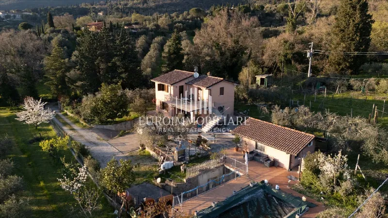 Villa in vendita a Passignano sul Trasimeno - foto 1