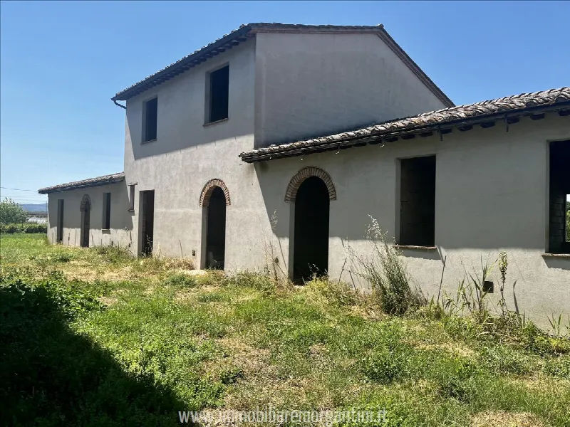 Rustico/Casale in vendita a Chiusi - foto 1