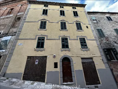 Palazzo/Stabile a Sarteano