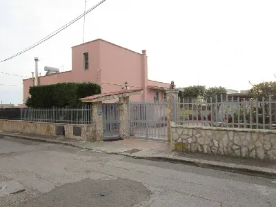 Villa a Statte
