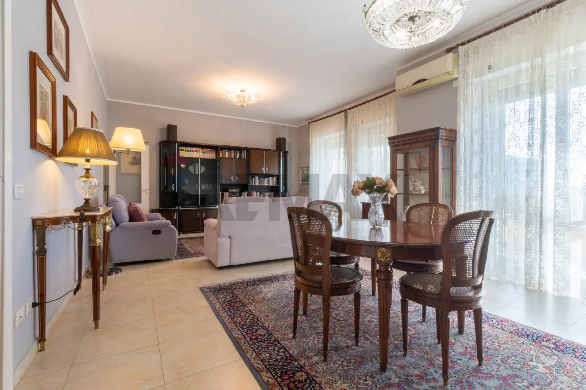 Appartamento in vendita a Cagliari, Piazza Giovanni, Genneruxi - foto 2