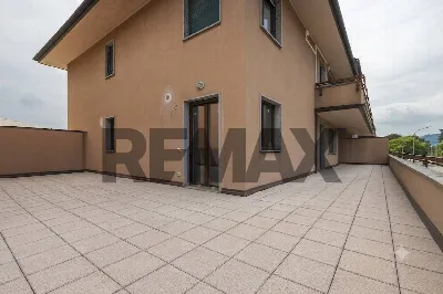 Appartamento in vendita a Cocquio-Trevisag... - foto 1