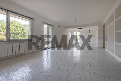 Appartamento in vendita a Cocquio-Trevisag... - foto 3