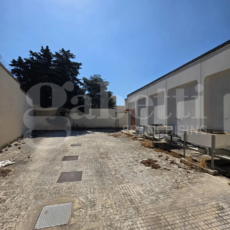 Palazzo/Stabile in vendita a Tuglie - foto 2