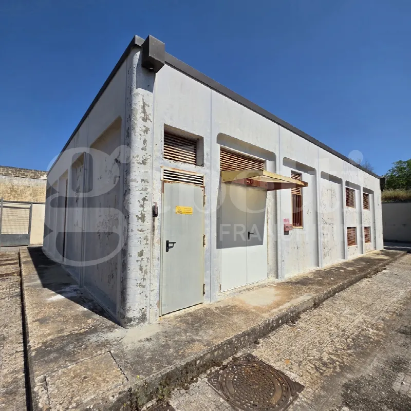Palazzo/Stabile in vendita a Tuglie - foto 4