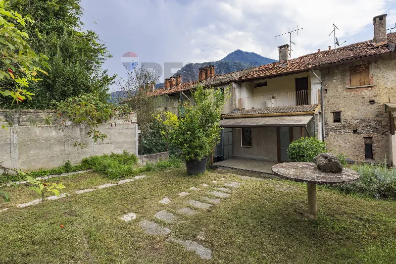 Casa Indipendente in vendita a Laveno-Mombello - foto 1