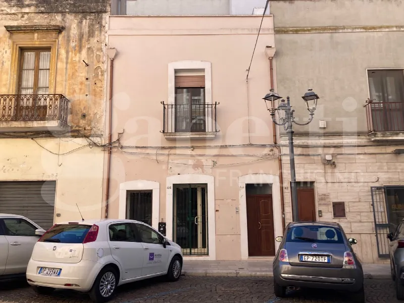 Casa Indipendente in vendita a Brindisi, Centro Storico, Cappuccini, Commenda - foto 1