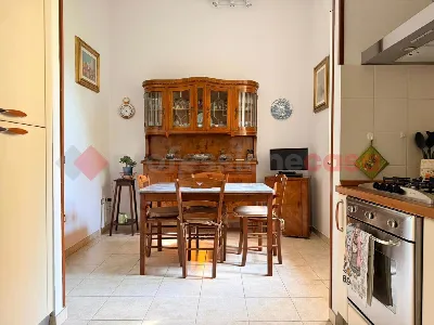 Casa Indipendente in vendita a Prato, Mezz... - foto 2