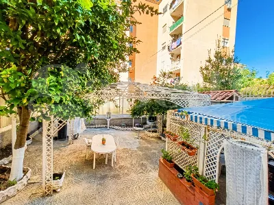 Appartamento in vendita a Napoli, Fuorigro... - foto 1