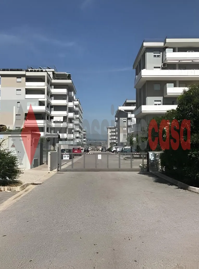 Appartamento in vendita a Salerno, Arbostella, Arechi, Zona Industriale, San Leonardo - foto 1