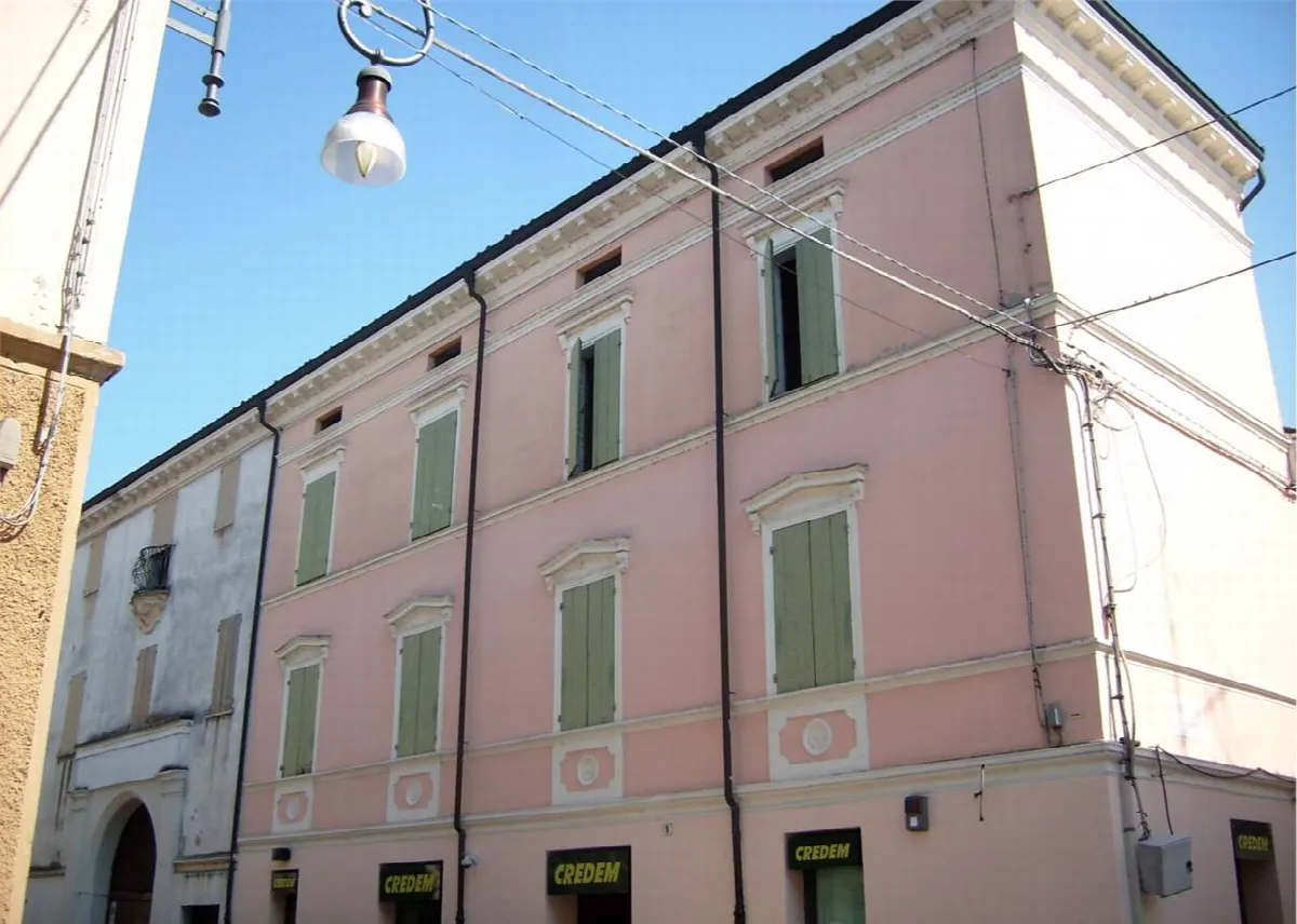 Palazzo/Stabile in vendita a Gualtieri - foto 2