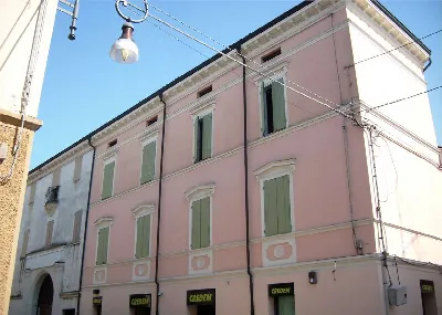 Palazzo/Stabile in vendita a Gualtieri - foto 2