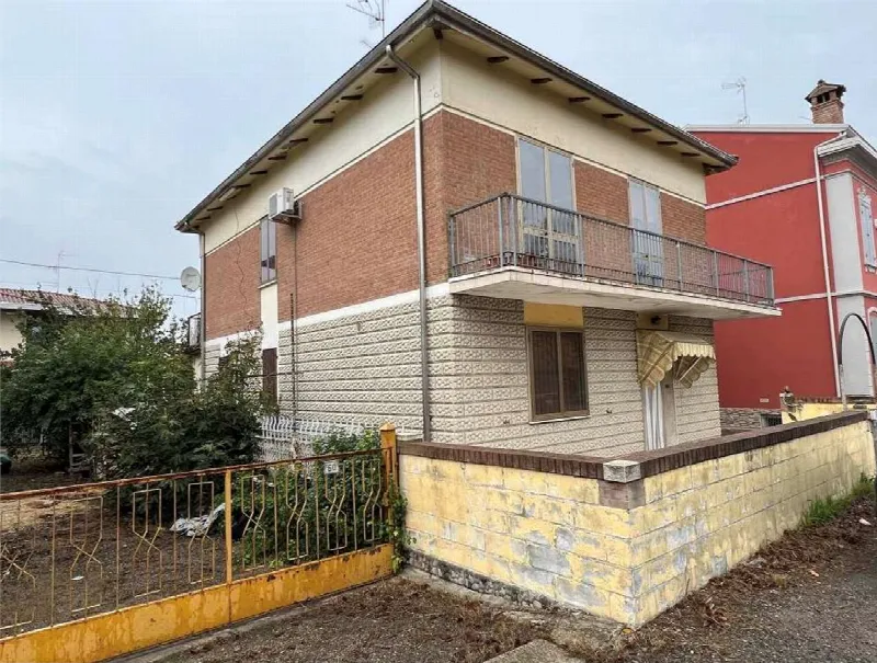 Palazzo/Stabile in vendita a Gualtieri - foto 2