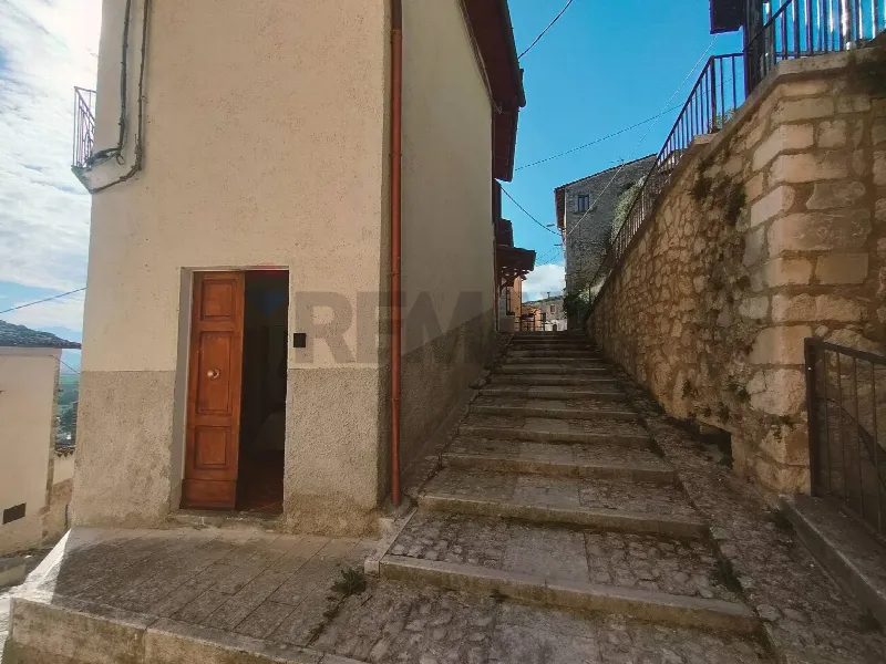 Casa Indipendente in vendita a Navelli - foto 1