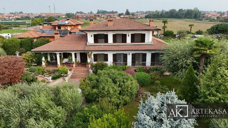 Villa in vendita a Pombia - foto 1