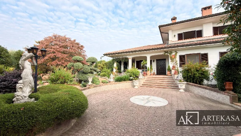 Casa Indipendente in vendita a Pombia - foto 1