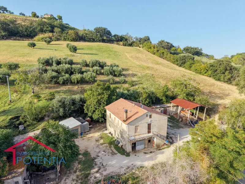 Rustico/Casale in vendita a Potenza Picena - foto 1