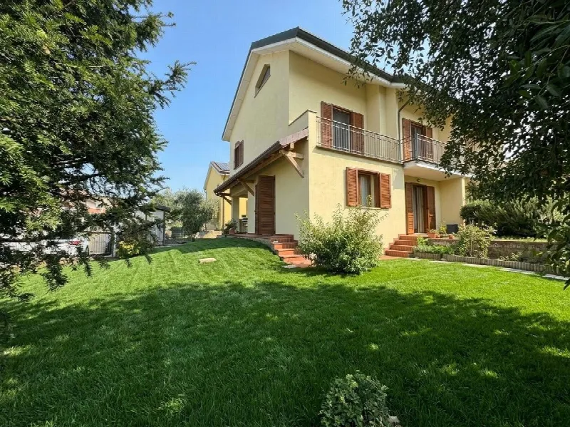 Villa in vendita a Robecco sul Naviglio - foto 1