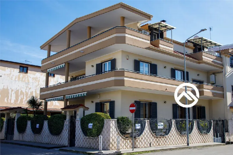 Palazzo/Stabile in vendita a Caivano - foto 1