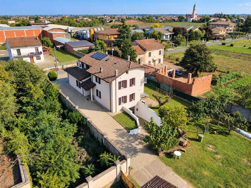 Casa Indipendente in vendita ad Alessandria, San Giuliano Nuovo, San Giuliano Vecchio, Mandrogne - foto 1