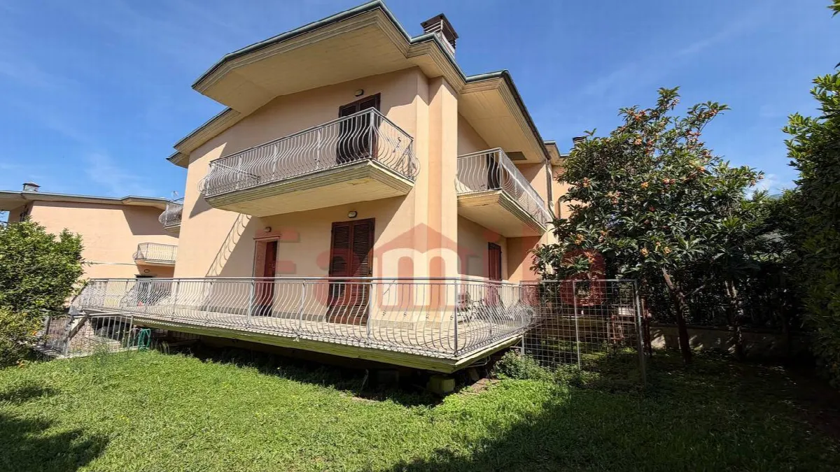 Villa in vendita a Sirignano - foto 2