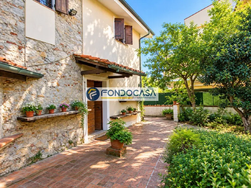 Villa in vendita a Viareggio - foto 1