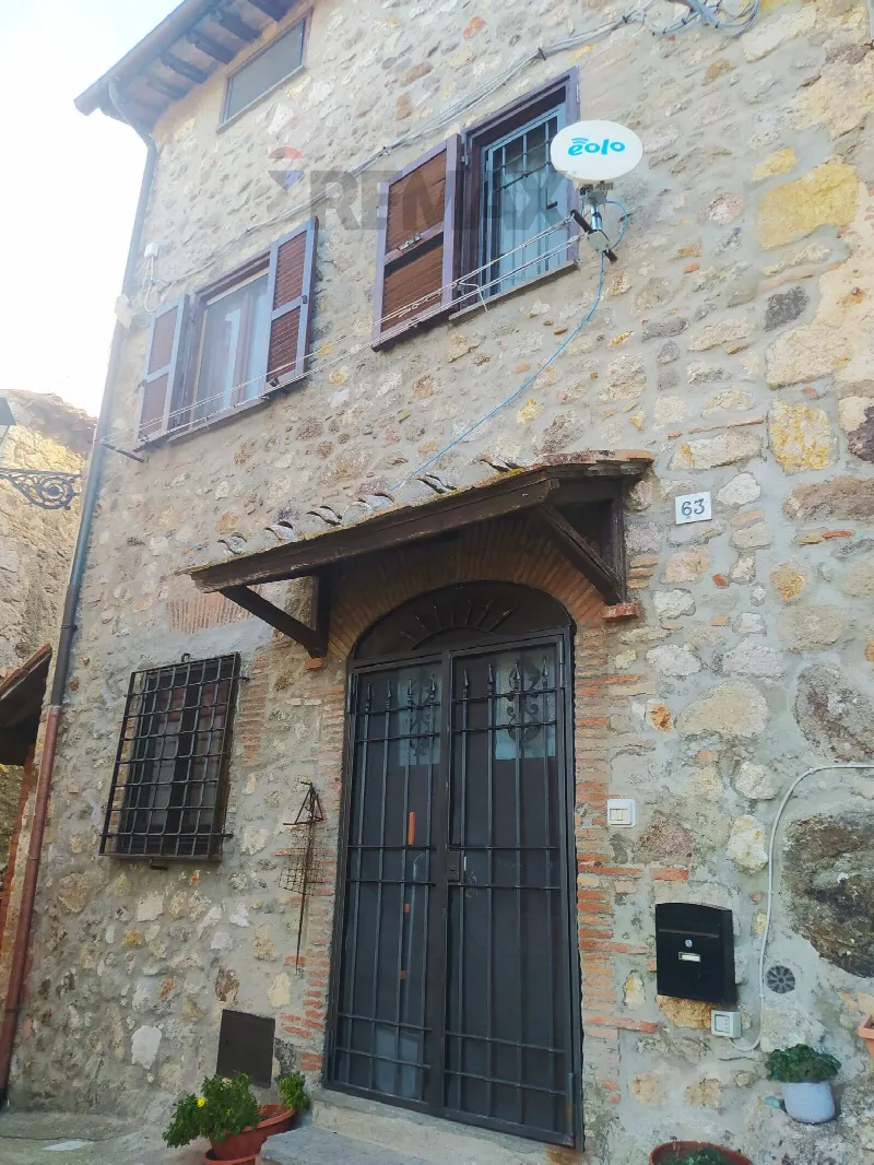 Appartamento in vendita a Tolfa - foto 1
