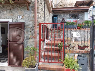 Casa Indipendente a Cipressa