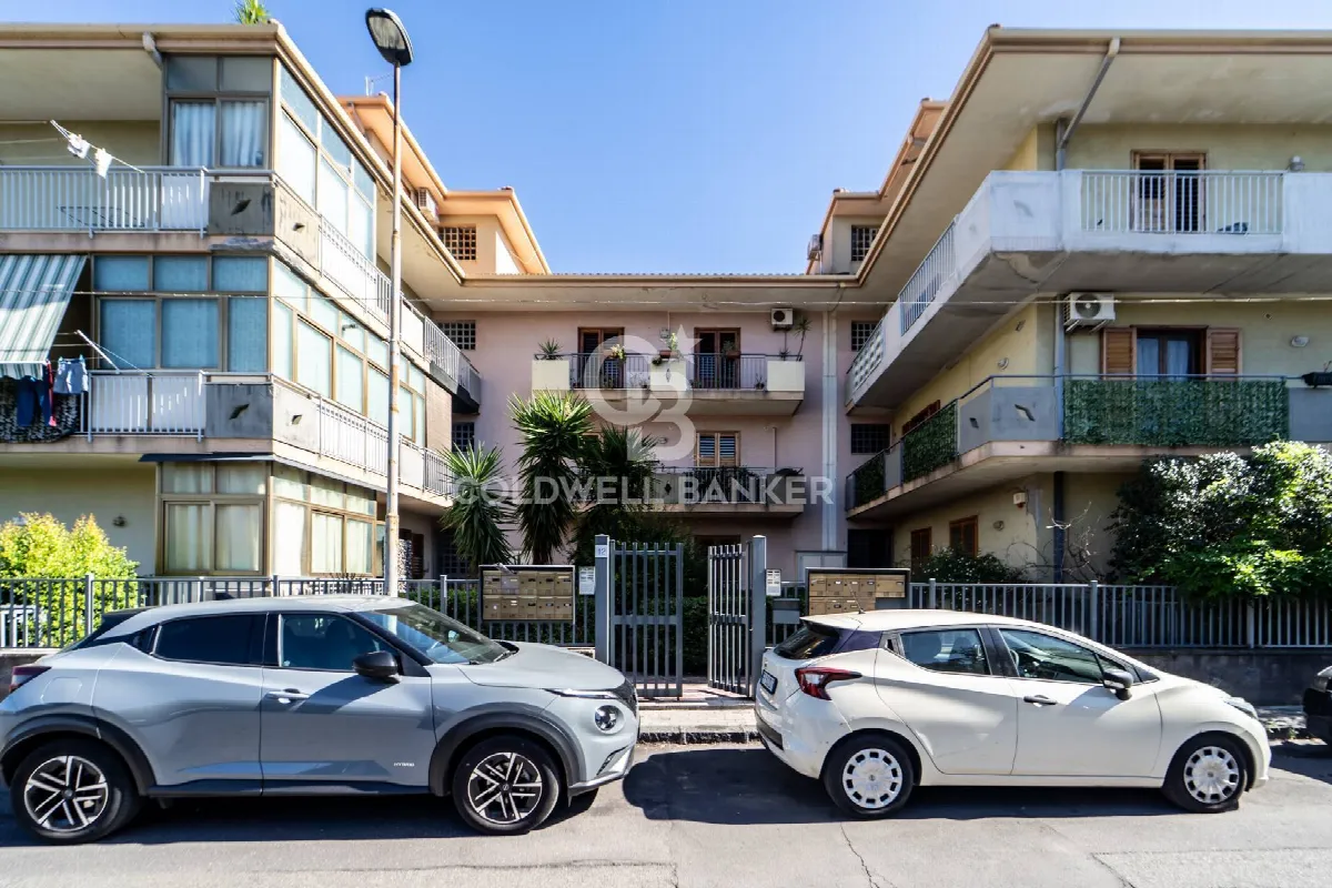 Appartamento in vendita ad Aci Sant'Antonio - foto 2
