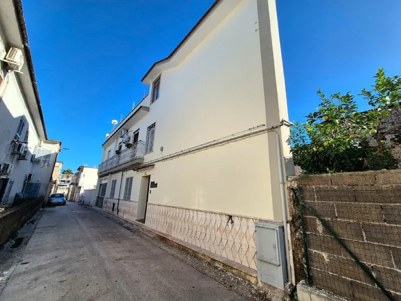Palazzo/Stabile in vendita a Caivano - foto 1