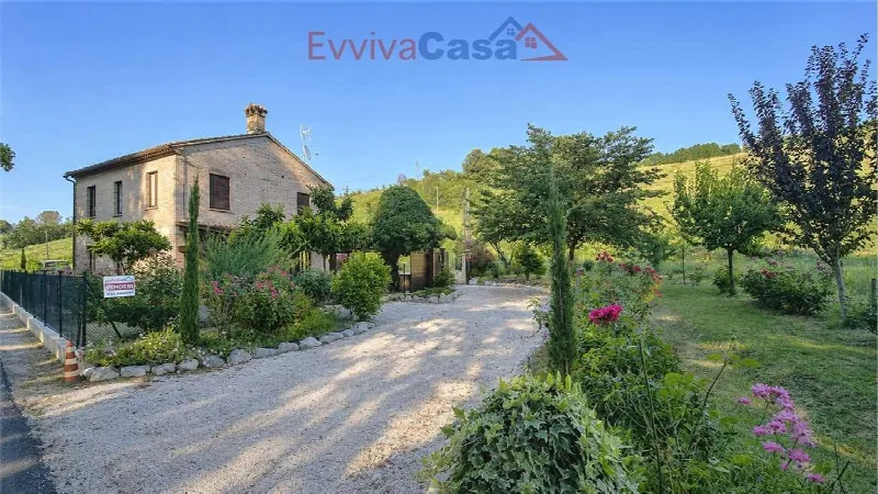 Rustico/Casale in vendita a Ostra Vetere - foto 1