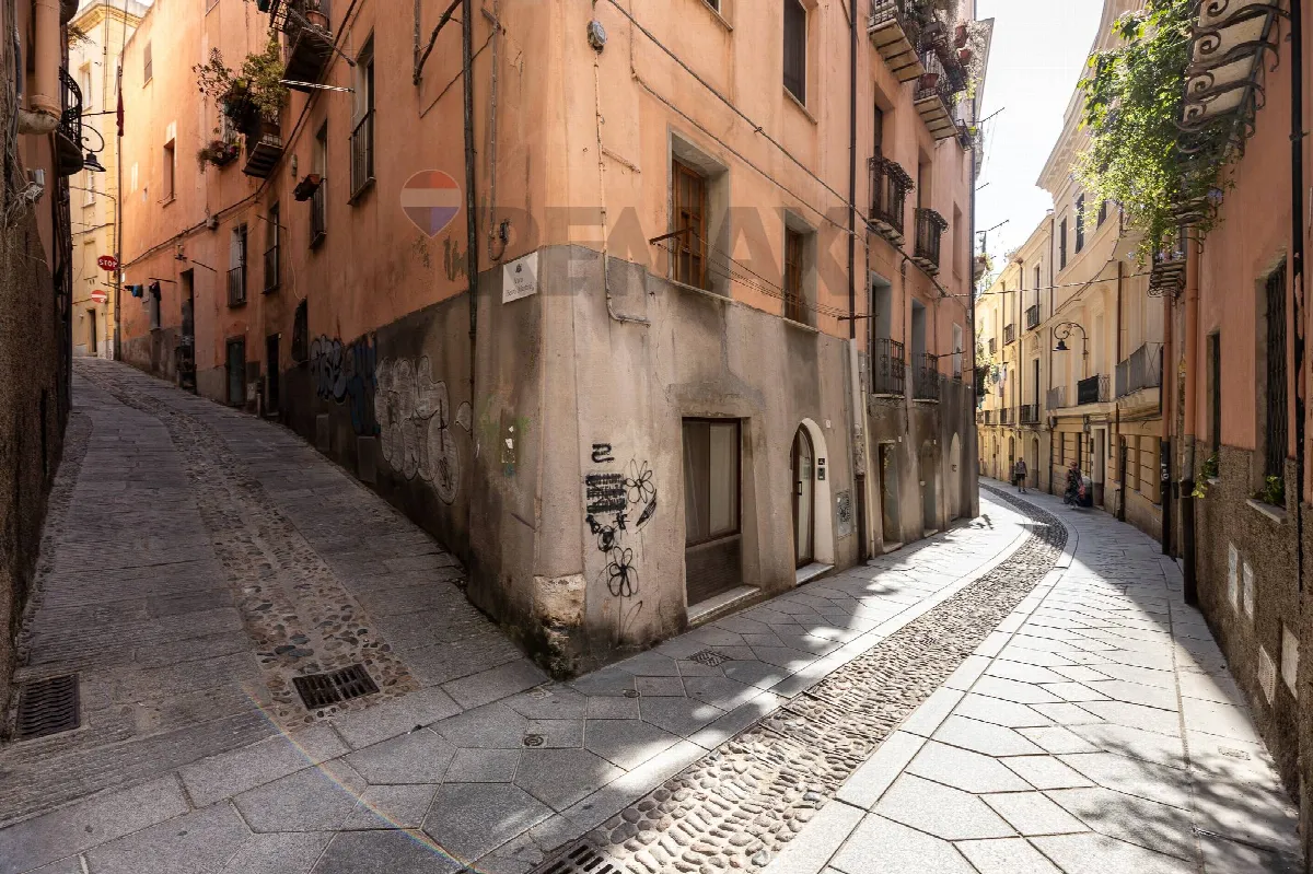 Appartamento in vendita a Cagliari, Centro - foto 2
