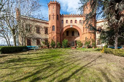 Palazzo/Stabile a Baldissero d'Alba