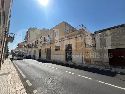Palazzo/Stabile in vendita a Brindisi, Cen... - foto 1