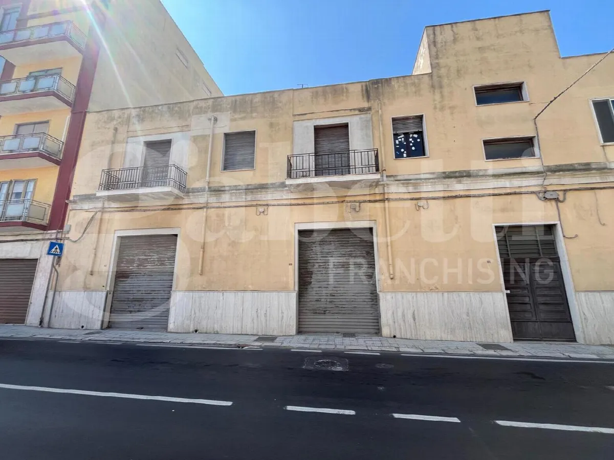 Palazzo/Stabile in vendita a Brindisi, Centro Storico, Cappuccini, Commenda - foto 2