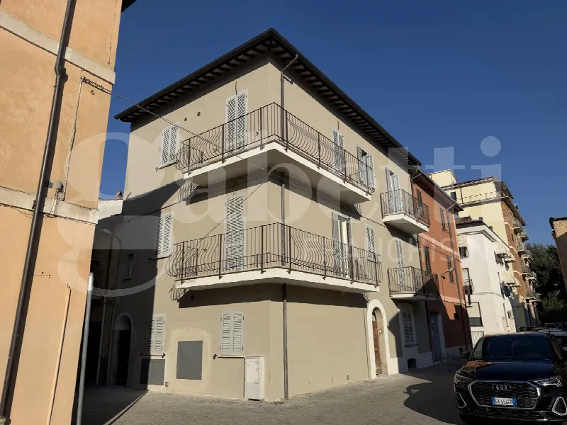 Palazzo/Stabile in vendita a Terni, Centro, Centro Storico - foto 1