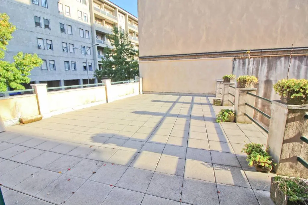 Appartamento in vendita a Lecco, Centro, Lungolago - foto 2