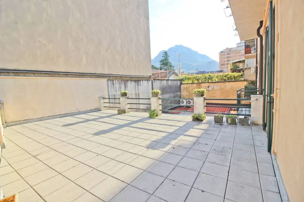 Appartamento in vendita a Lecco, Centro, Lungolago - foto 3