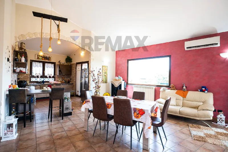 Villa in vendita ad Aci Sant'Antonio - foto 1