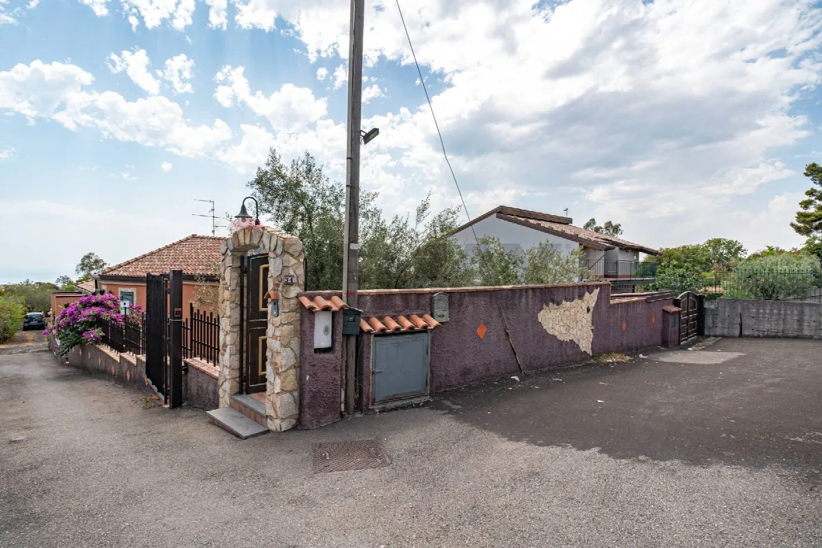Villa in vendita ad Aci Sant'Antonio - foto 3