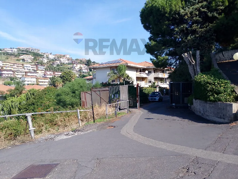 Casa Indipendente in vendita ad Aci Castello - foto 1