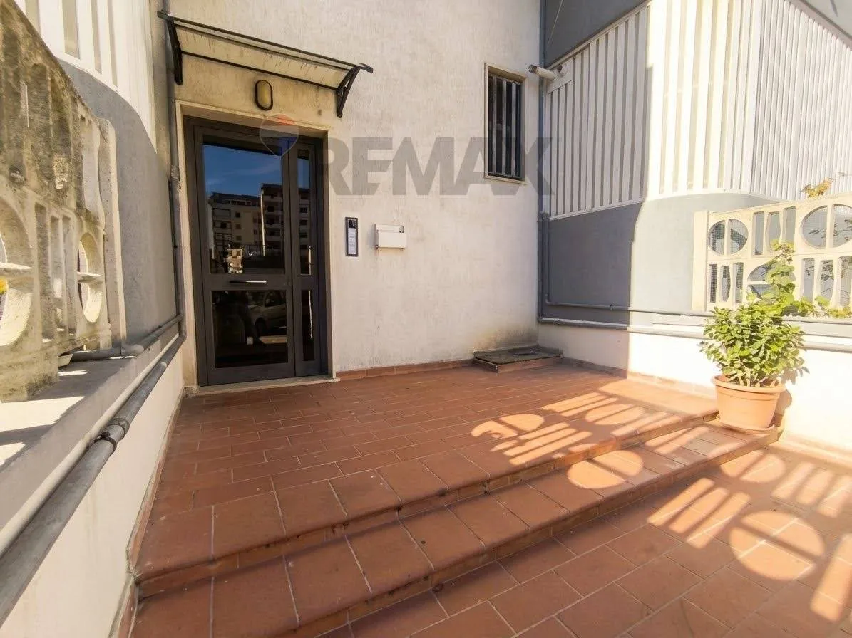 Appartamento in vendita a Brindisi, Centro Storico, Cappuccini, Commenda - foto 2